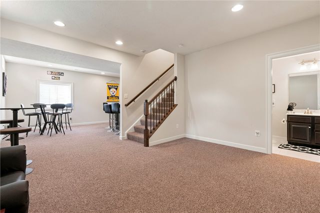 106 Victoria Ct, Robinson Twp, PA 15136