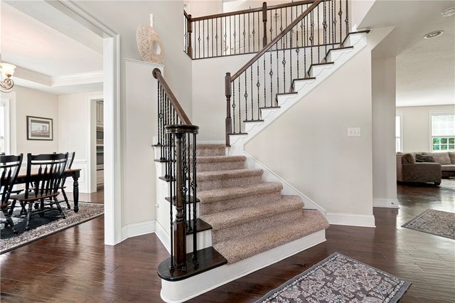 106 Victoria Ct, Robinson Twp, PA 15136