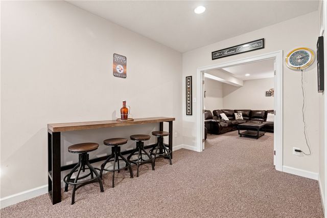 106 Victoria Ct, Robinson Twp, PA 15136