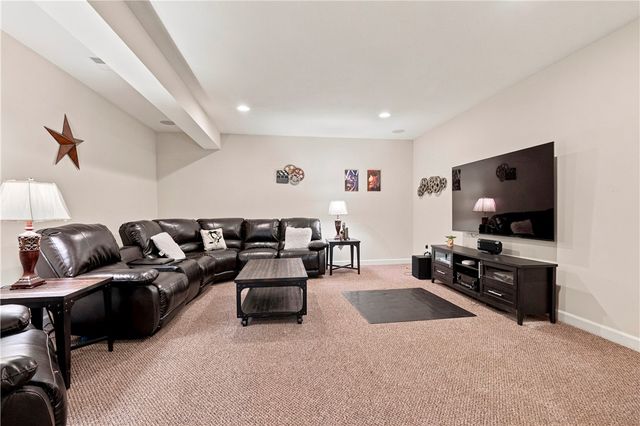 106 Victoria Ct, Robinson Twp, PA 15136