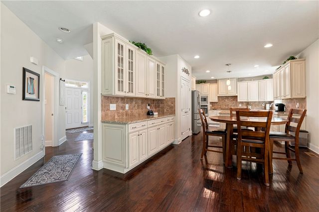106 Victoria Ct, Robinson Twp, PA 15136