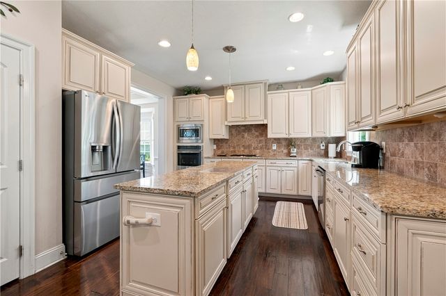 106 Victoria Ct, Robinson Twp, PA 15136