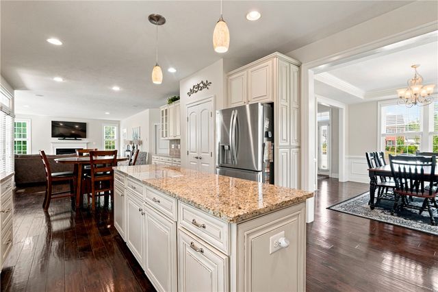 106 Victoria Ct, Robinson Twp, PA 15136