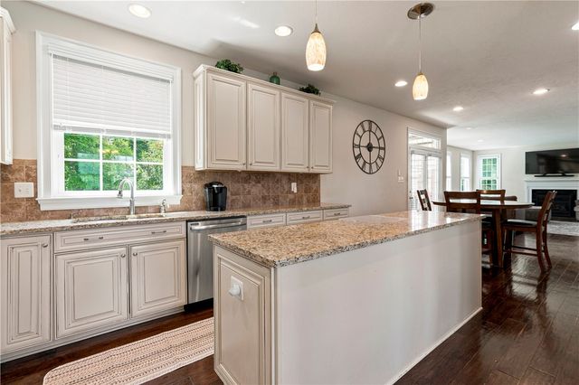 106 Victoria Ct, Robinson Twp, PA 15136