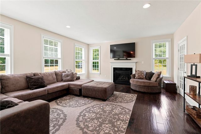 106 Victoria Ct, Robinson Twp, PA 15136