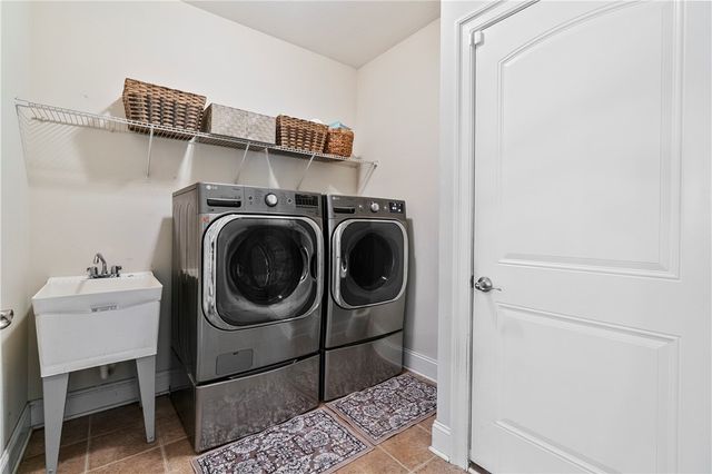 106 Victoria Ct, Robinson Twp, PA 15136