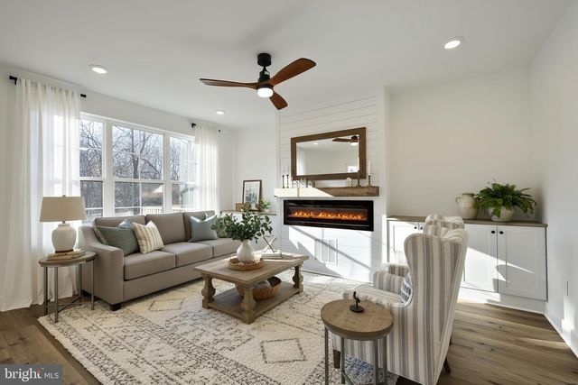 1018 TRINITY RD, York, PA 17408