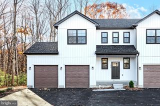 1018 TRINITY RD, York, PA 17408