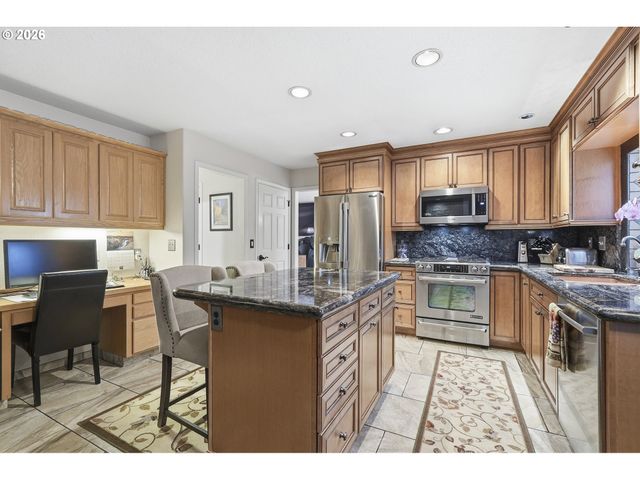 16867 WIGHT Ln, Lake Oswego, OR 97035