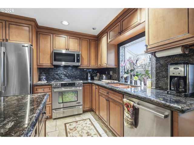 16867 WIGHT Ln, Lake Oswego, OR 97035