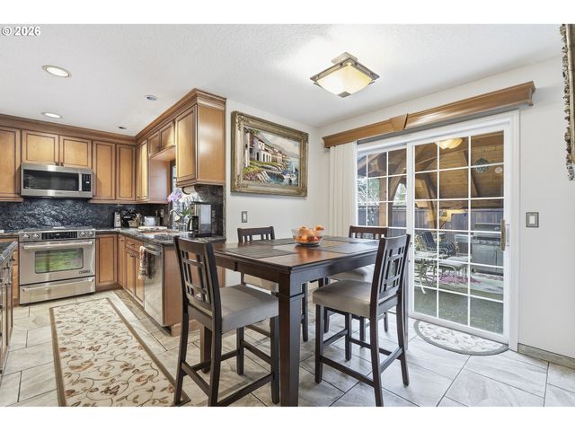 16867 WIGHT Ln, Lake Oswego, OR 97035