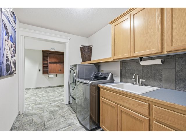 16867 WIGHT Ln, Lake Oswego, OR 97035