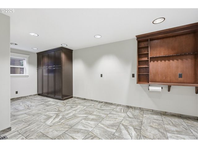 16867 WIGHT Ln, Lake Oswego, OR 97035