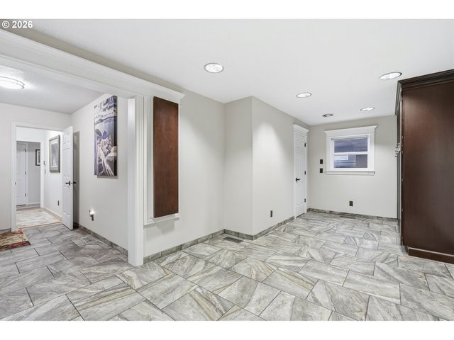 16867 WIGHT Ln, Lake Oswego, OR 97035