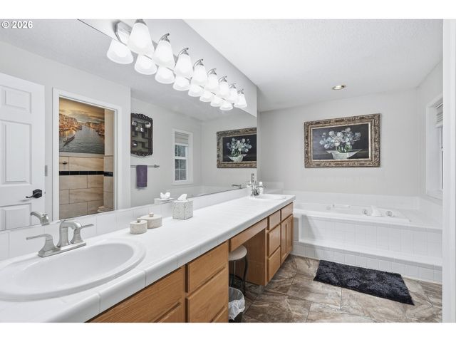 16867 WIGHT Ln, Lake Oswego, OR 97035