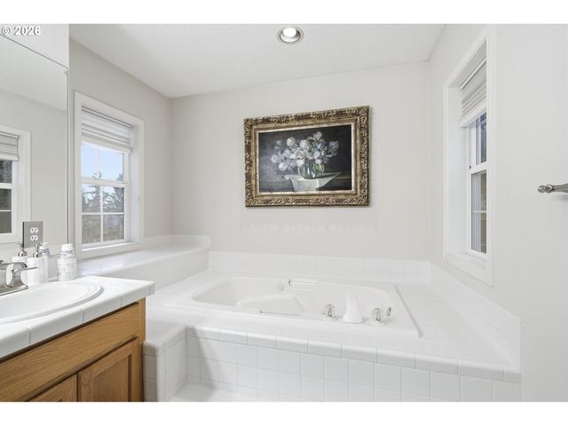 16867 WIGHT Ln, Lake Oswego, OR 97035