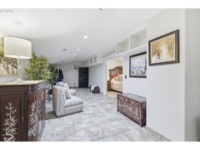 16867 WIGHT Ln, Lake Oswego, OR 97035