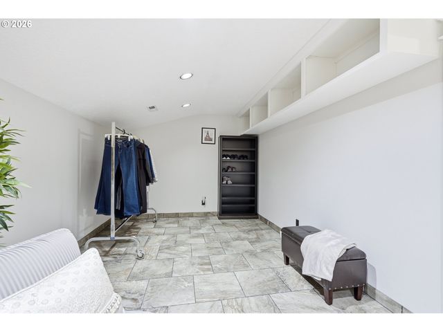 16867 WIGHT Ln, Lake Oswego, OR 97035