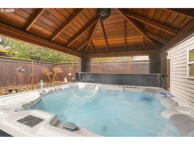 16867 WIGHT Ln, Lake Oswego, OR 97035