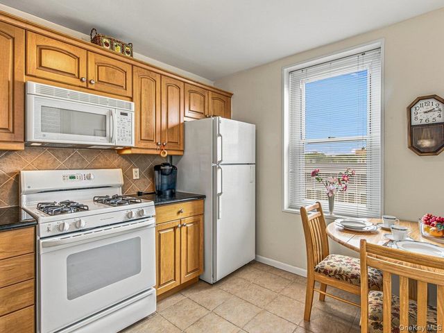 211-65 23rd Avenue 4D, Bayside, NY 11360