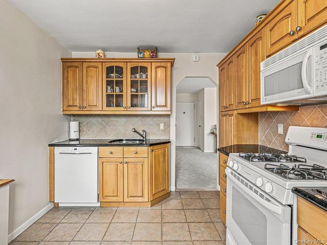 211-65 23rd Avenue 4D, Bayside, NY 11360
