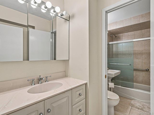 211-65 23rd Avenue 4D, Bayside, NY 11360