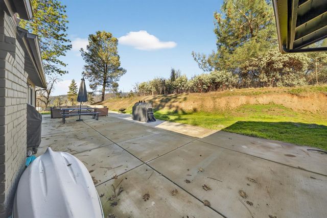 41987 Crass Drive, Oakhurst, CA 93644