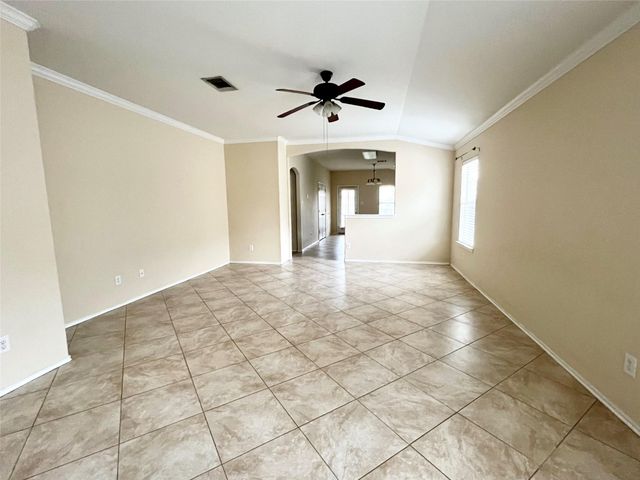2428 Green Meadows LN, Buda, TX 78610