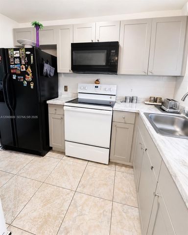 8345 Sunrise Lakes Boulevard 203, Sunrise, FL 33322