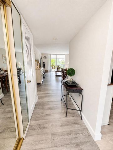8345 Sunrise Lakes Boulevard 203, Sunrise, FL 33322