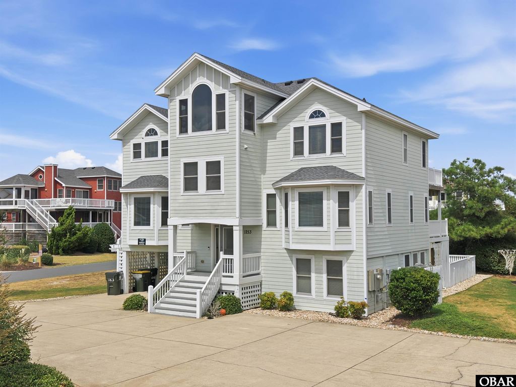 Image 4 of property listing at 1253 Windjammer Court, Corolla, NC 27927