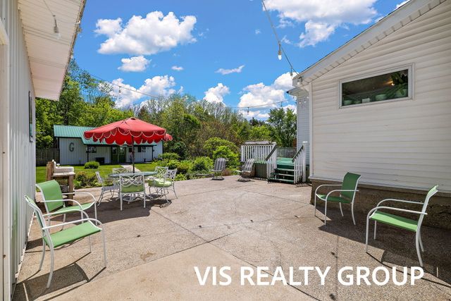 3266 S Slocum Road, Ravenna, MI 49451