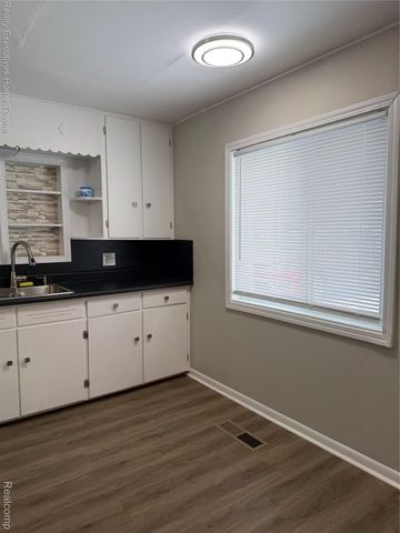 2525 19th Avenue, Port Huron, MI 48060