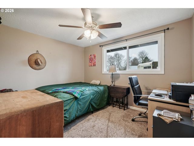 426 Ne HILL St, Sheridan, OR 97378