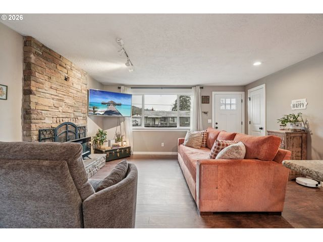 426 Ne HILL St, Sheridan, OR 97378