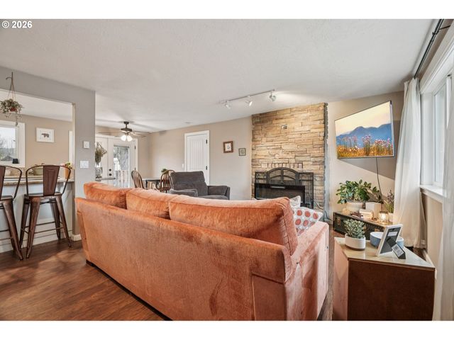 426 Ne HILL St, Sheridan, OR 97378