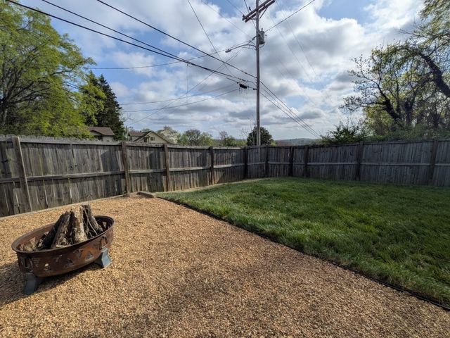 806 Fleming St, Columbia, TN 38401