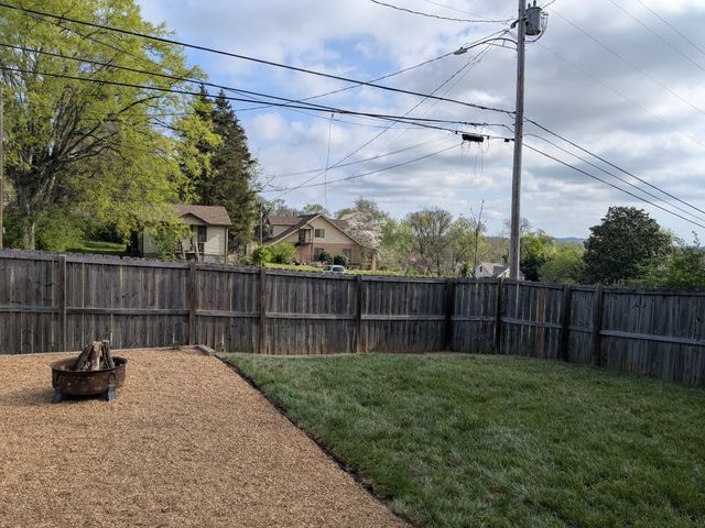 806 Fleming St, Columbia, TN 38401