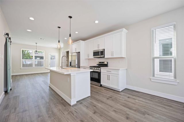 8016 Willow Street C, Houston, TX 77088