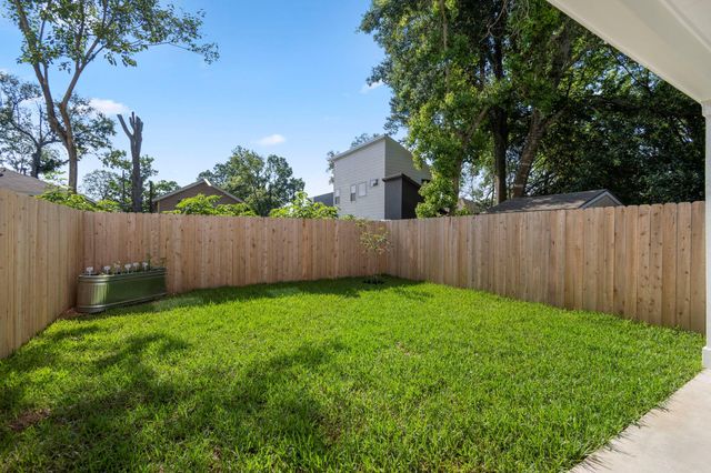 8016 Willow Street C, Houston, TX 77088