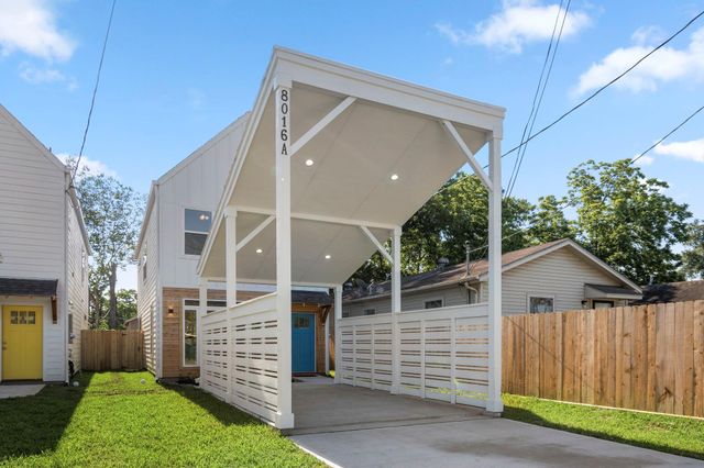8016 Willow Street C, Houston, TX 77088