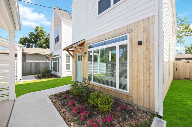 8016 Willow Street C, Houston, TX 77088