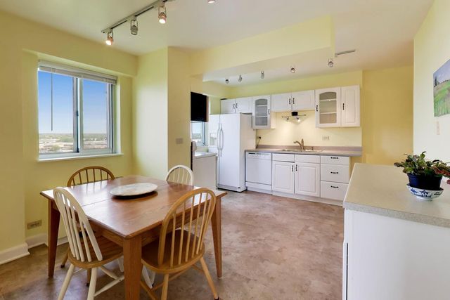 7033 N KEDZIE Avenue 1602, Chicago, IL 60645