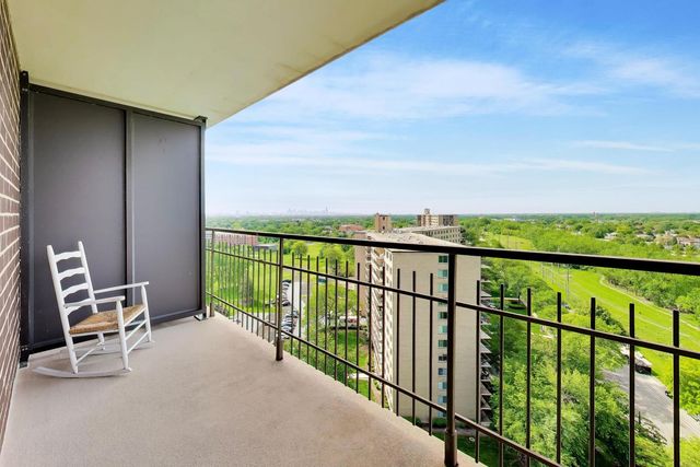 7033 N KEDZIE Avenue 1602, Chicago, IL 60645