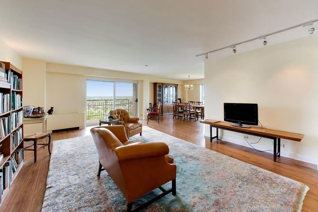 7033 N KEDZIE Avenue 1602, Chicago, IL 60645