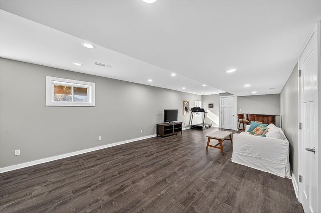 244 Falcon Way, Valparaiso, IN 46385