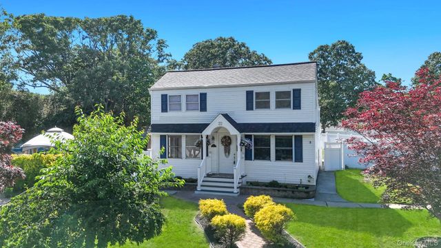22 Wagon Lane E, Centereach, NY 11720