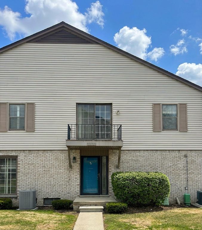 35132 N Bay Circle, Harrison Twp, MI 48045