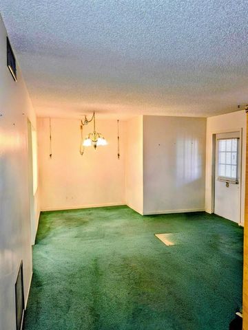 423 Pine Glen Lane C-1, Greenacres, FL 33463