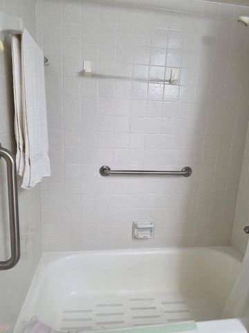 423 Pine Glen Lane C-1, Greenacres, FL 33463